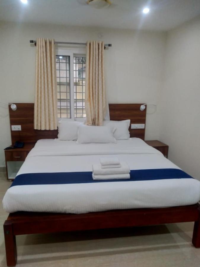 Sathya Sai Sankalp Hotel Путапарти Екстериор снимка