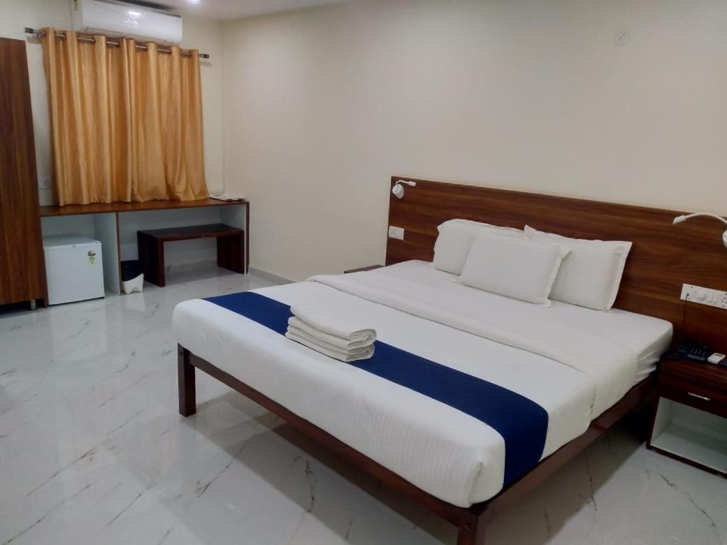 Sathya Sai Sankalp Hotel Путапарти Екстериор снимка